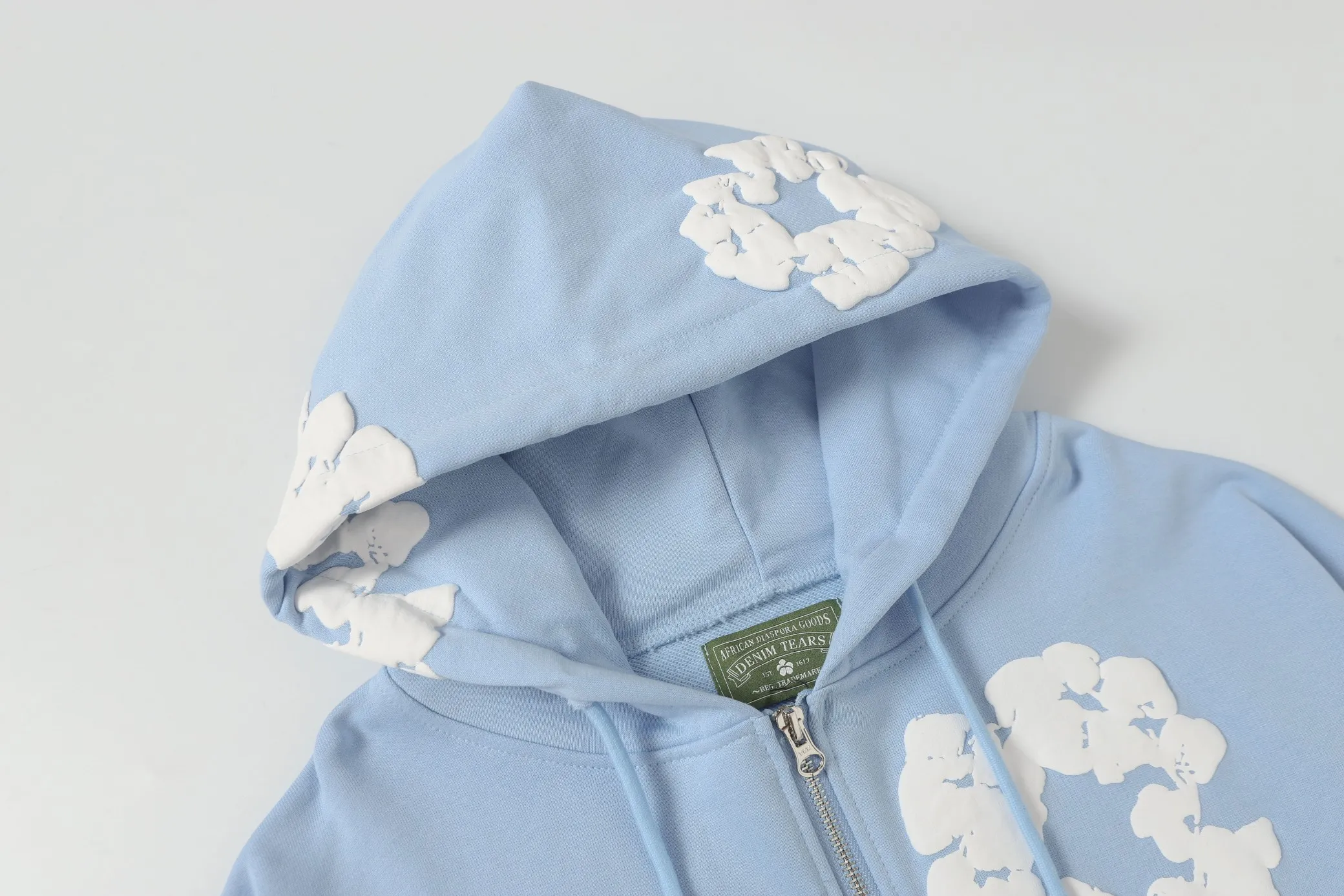 16 colors DENIM TEARS Kapok European and American trendy brand high-quality foam printed hooded sweatshirt jacket. Terry fabric weighs 380 grams. Threads are customized and dyed in the same color. Color Black Gray Blue Green Royal Blue Purple Red Orange Colorful Blue Pink White Sky Blue Brown Carbon Gray Black Gray White White Size S-XL